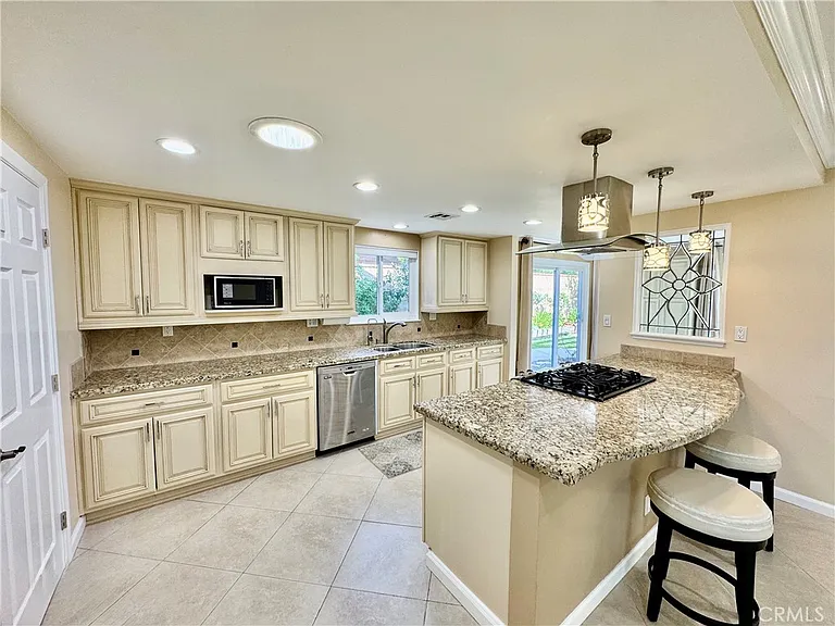 18572 Avolinda Dr — Photo 12