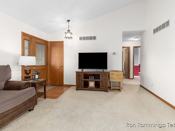 4th image of 3700 Lenters Dr