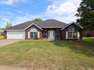 303 Maple Leaf Ave, Siloam Springs, AR 72761
