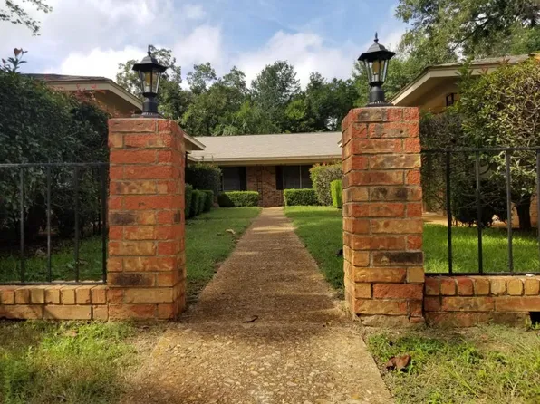 411 S Sycamore St APT 1, Palestine, TX 75801