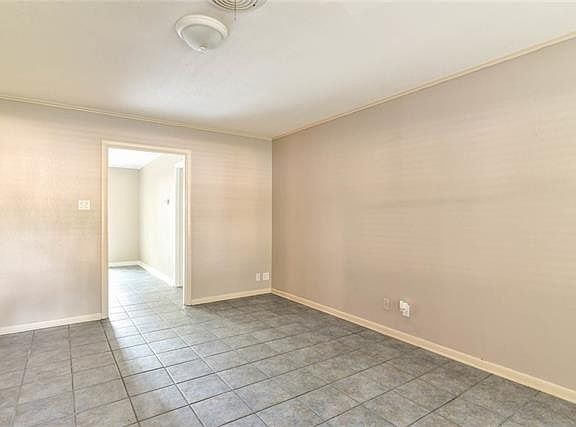 5th image of 2015 Fairfax Dr