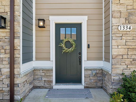 2nd image of 1334 Crescent Ridge Dr