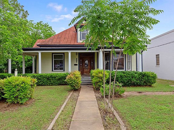 2nd image of 207 E San Antonio St