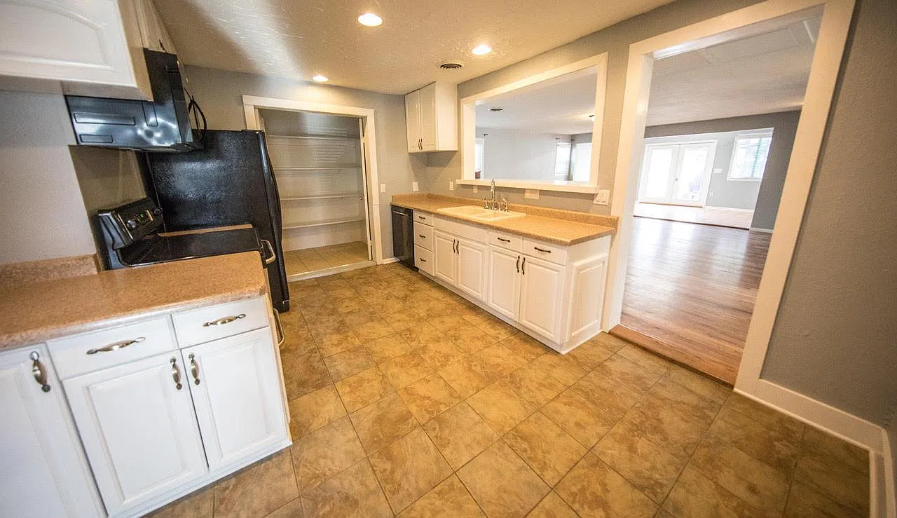203 S Uncompahgre Ave — Photo 4
