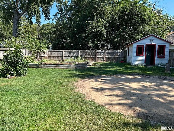 4th image of 1202 Maple St