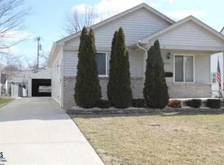 28262 Schram St, Roseville, MI 48066
