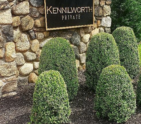 5th image of 2 Wildwood Dr
