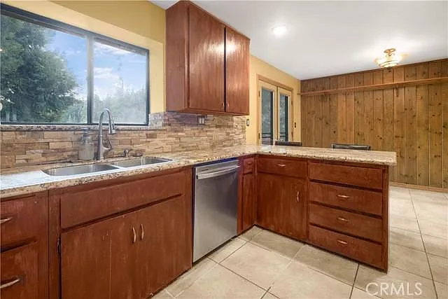 352 Cedarbrook Dr — Photo 3
