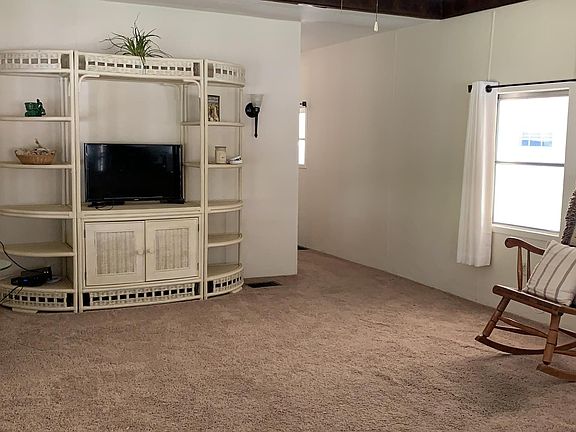 2nd image of 1017 N Yturria St