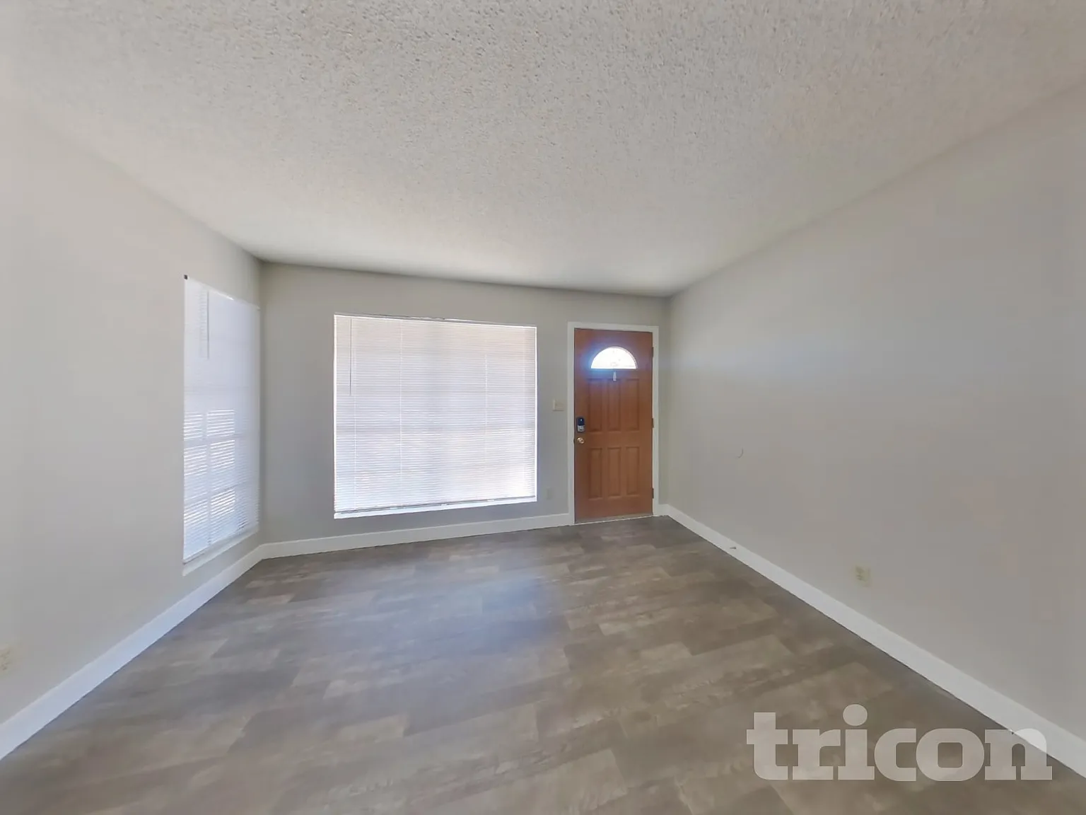 1618 N Arrowhead Drive Chandler AZ — Photo 2