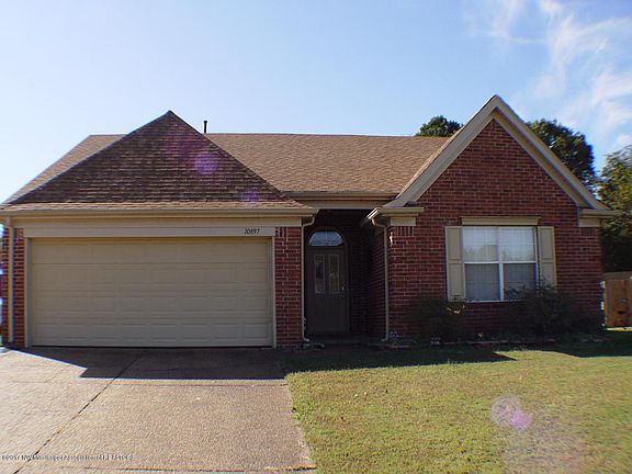 2nd image of 10897 Lexington Dr