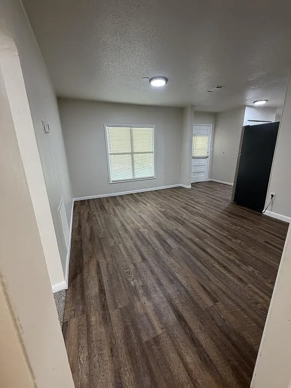 401 S Scraper St — Photo 3