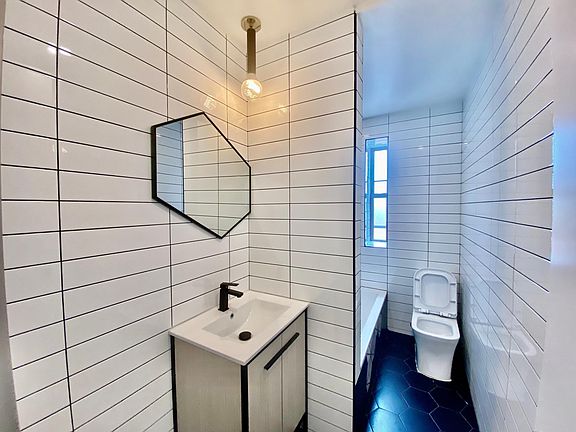 5th image of 1688 Clay Ave #1