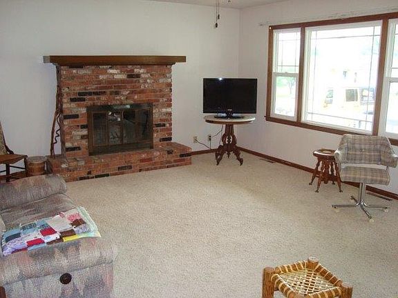 5th image of 513 N Freeborn St