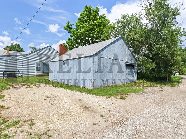 3123 W Douglas Ave — Photo 6