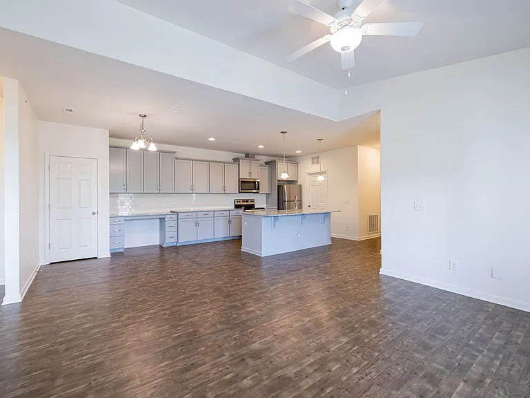 Raintree Townhomes 5 Units — Photo 8