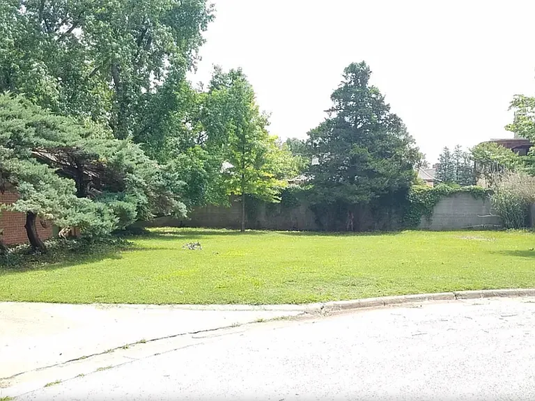 711 W Timberdell Rd — Photo 1