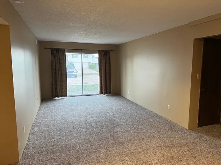 731-735 E Stadium Dr — Photo 8