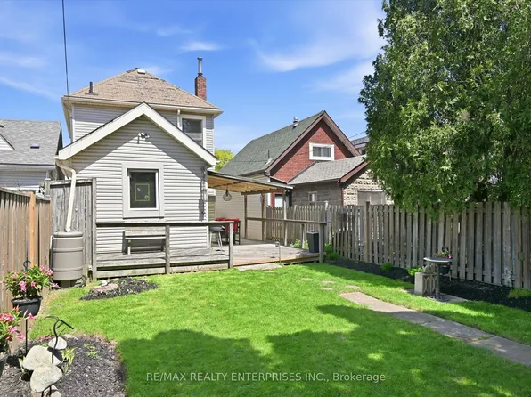 44 Burton St, Hamilton, ON L8L 3P8