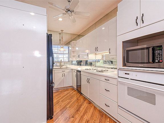 5th image of 1593 Saint Andrews Dr