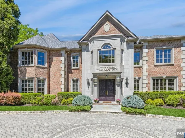 128 Huyler Landing Rd, Cresskill, NJ 07626