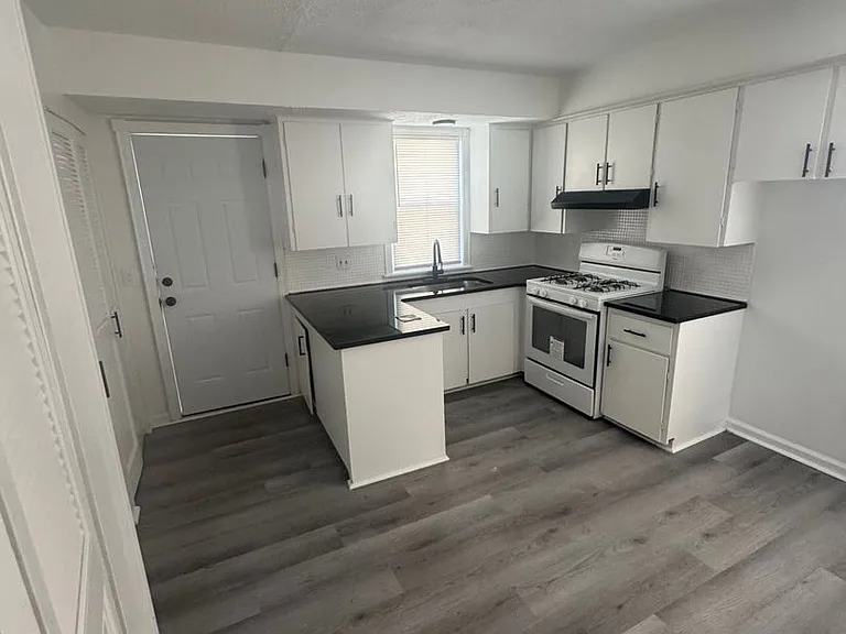 23307 Williams Ave — Photo 2