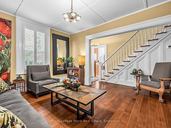 5th image of 523 Queen St