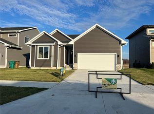 717 SE 69th St, Pleasant Hill, IA 50327