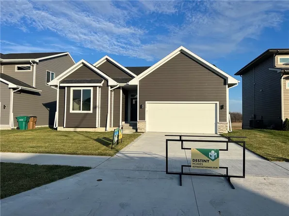 717 SE 69th St, Pleasant Hill, IA 50327