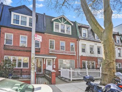 2137 28th St, Astoria, NY, 11105