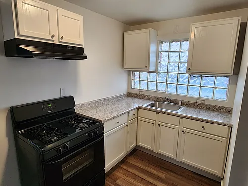 2320 Howe St Photo 1