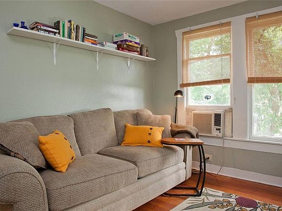 3rd image of 1902 Canterbury St #B