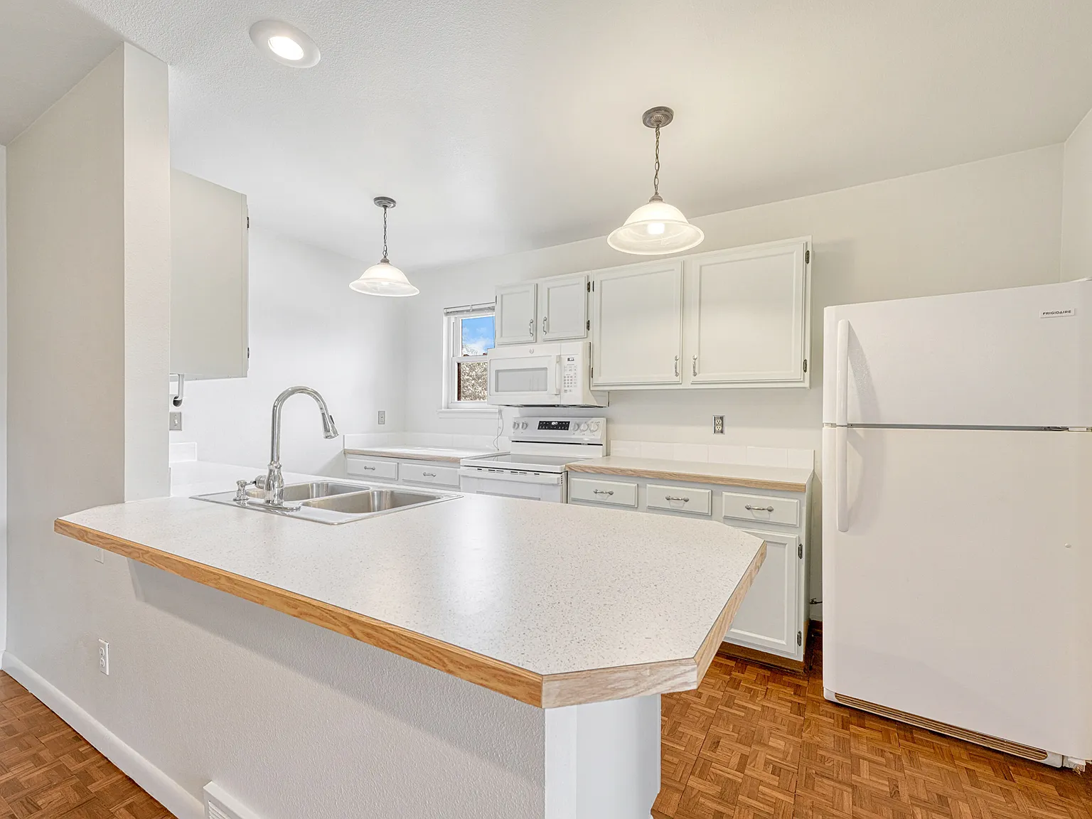 4 bed, 2.5 bath, 2078 sqft, $2,850 — Photo 4