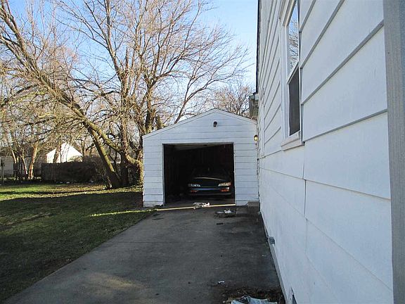 3rd image of 3310 Ford St