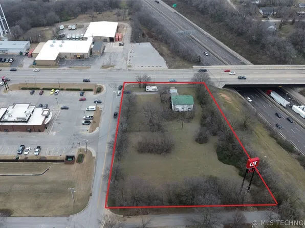 1124 N 9th St, Sapulpa, OK 74066