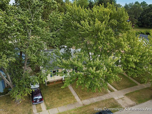 4th image of 2110 Ontario Ave NE