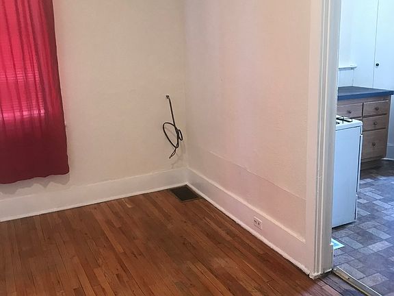 4th image of 510 10th St APT 2