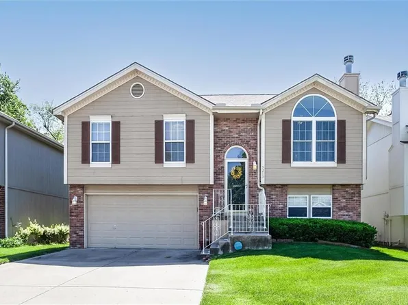 5215 NE 63rd St, Gladstone, MO 64119