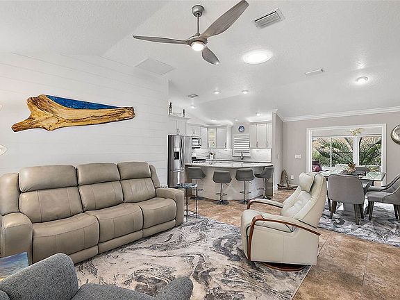 4th image of 17094 SE 76th Creekside Cir