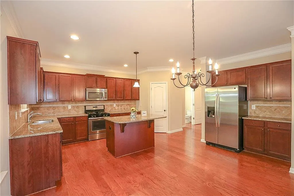 4 bed, 2.5 bath, 2754 sqft, $2,895 — Photo 4
