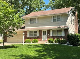 3813 S Queen Ridge Dr, Independence, MO 64055