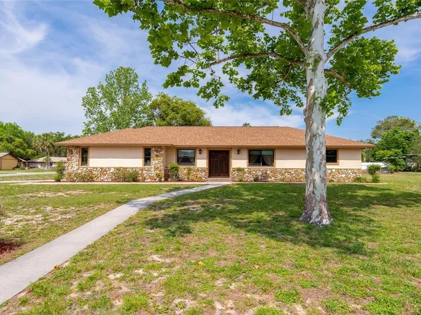 35025 Raintree Dr, Fruitland Park, FL 34731