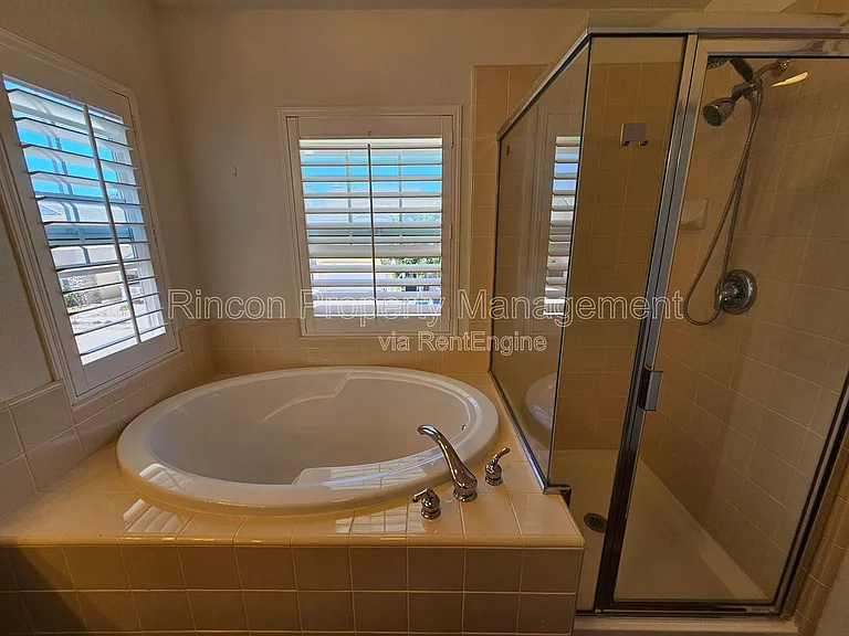 4782 Templeton St — Photo 12