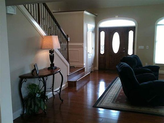 4th image of 2807 Radbourne Dr