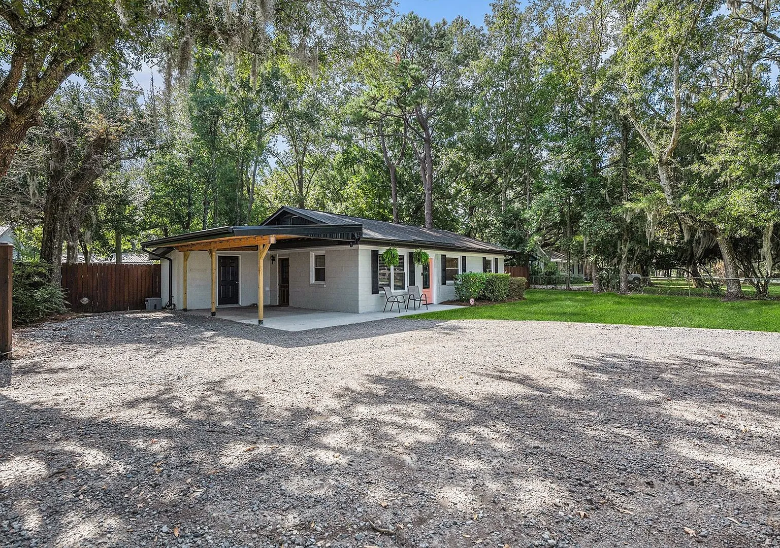 Charming 3BR Home in Charleston — Photo 3