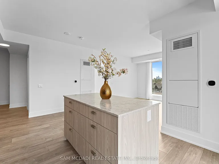 858 Dupont St #304 — Photo 15