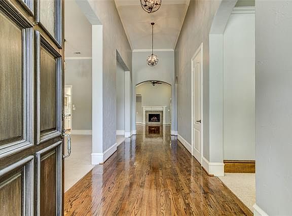 3rd image of 5667 Miramar Dr