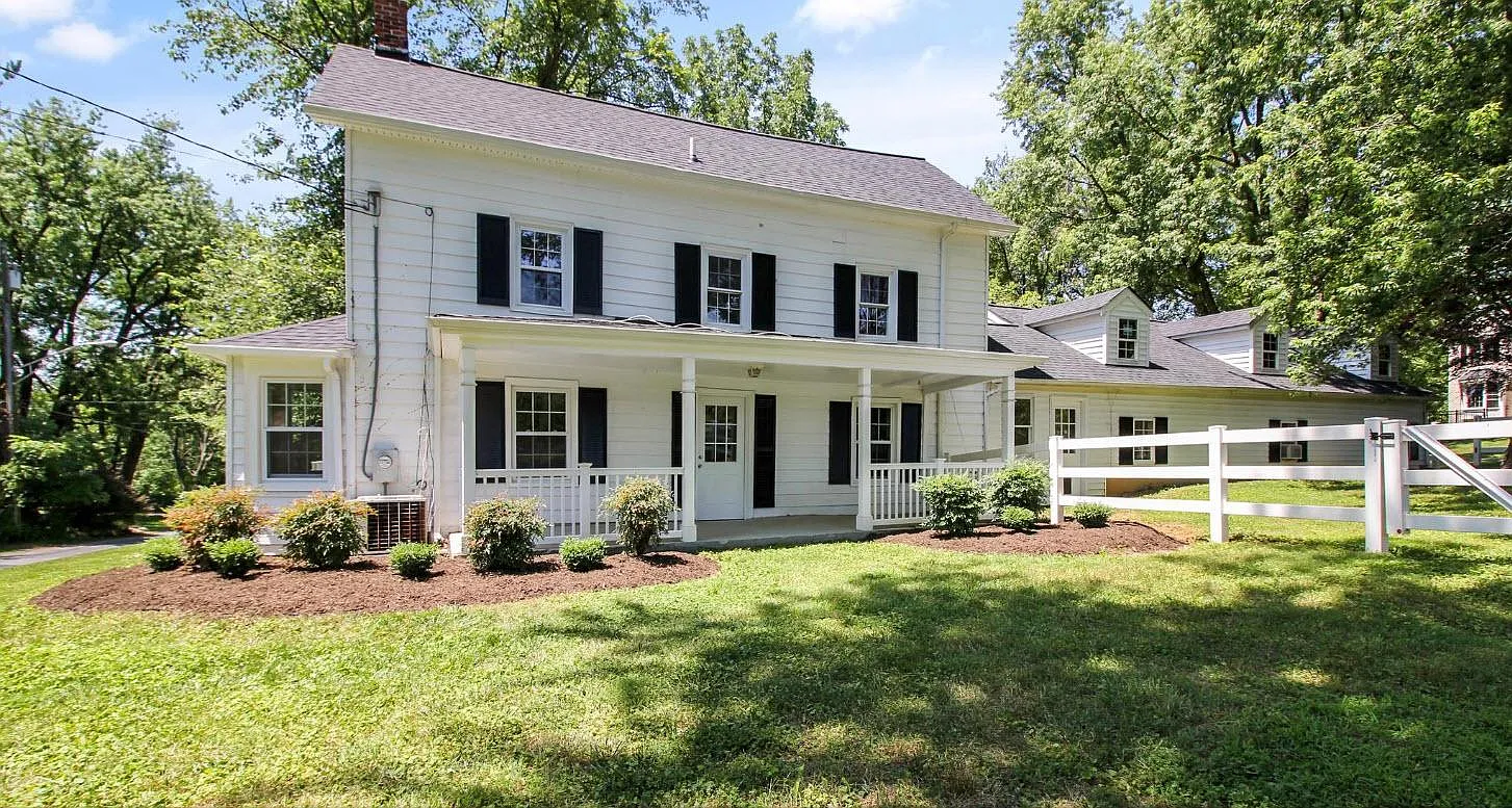 3 bed, 2.5 bath, 2000 sqft, $3,300 — Photo 1