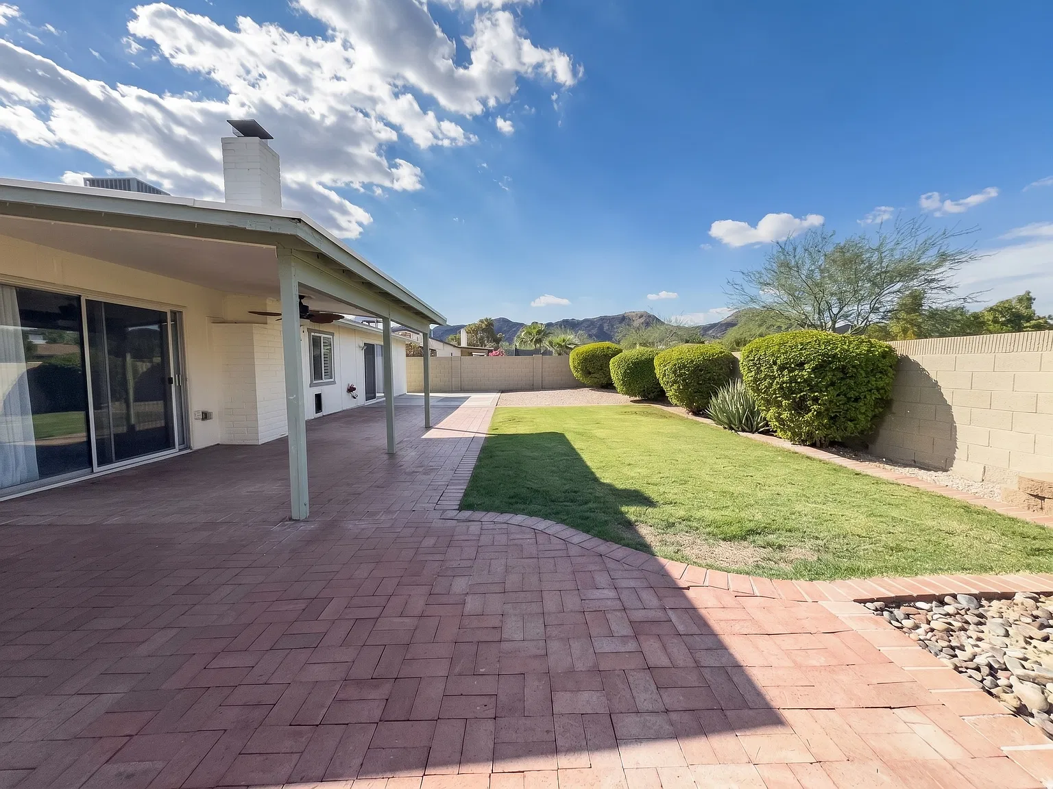 3 bed, 1964 sqft, $2,700 — Photo 3
