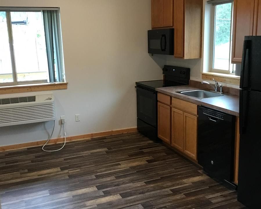 2nd image of 646 Clyde St APT B